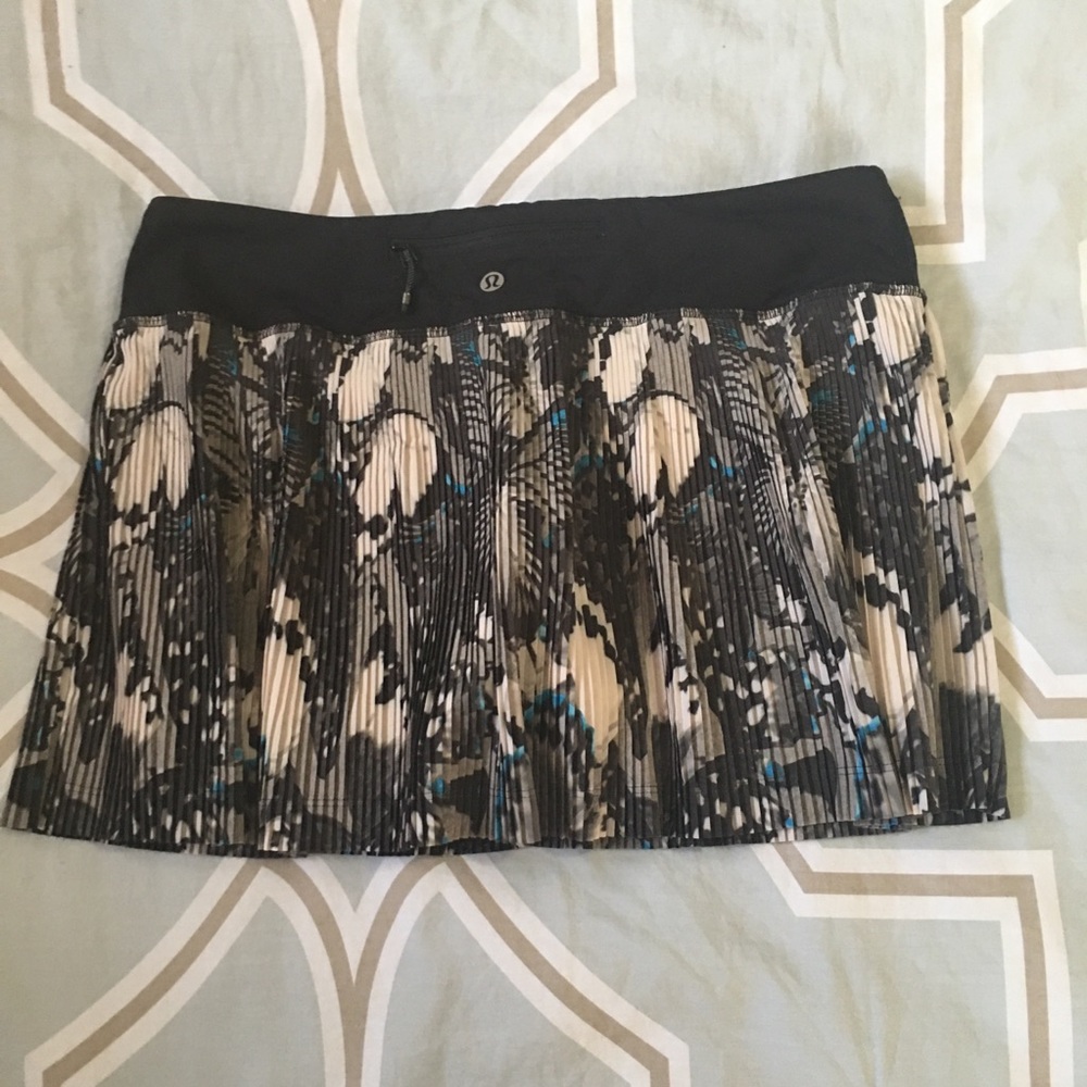 For sale @prisxo Lululemon Tennis skirt size 8